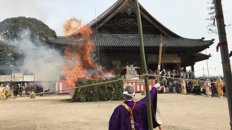 モミジヤAC京橋朝市ラン~会陽行事の締めくくり大柴燈護摩祈祷でコロナ終息を願う