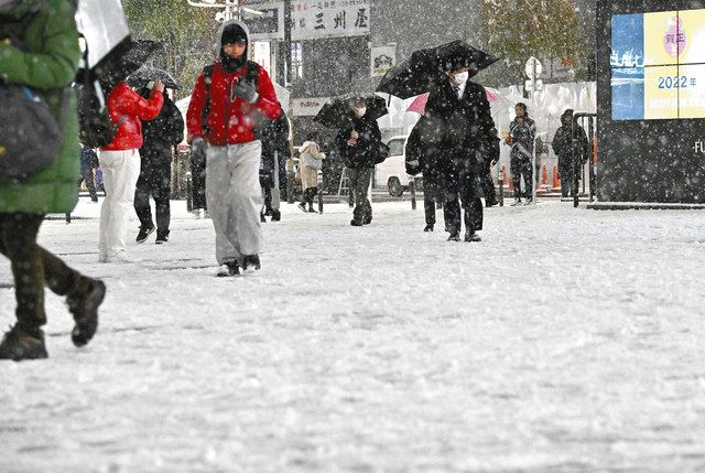 東京大雪で５２人が緊急搬送、そんな日は普通の靴で出かけたらおえんよ