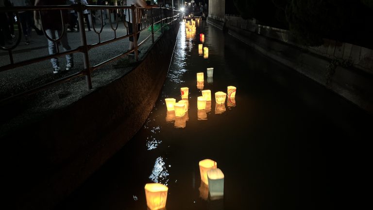 今年最後の夏祭りで精霊流し