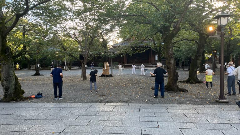東京出張の定番は靖国神社でラジオ体操からの皇居ラン