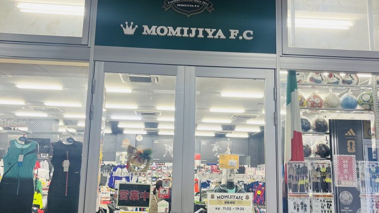 今年の仕事始めは、MOMIJIYA F.Cの初売りから